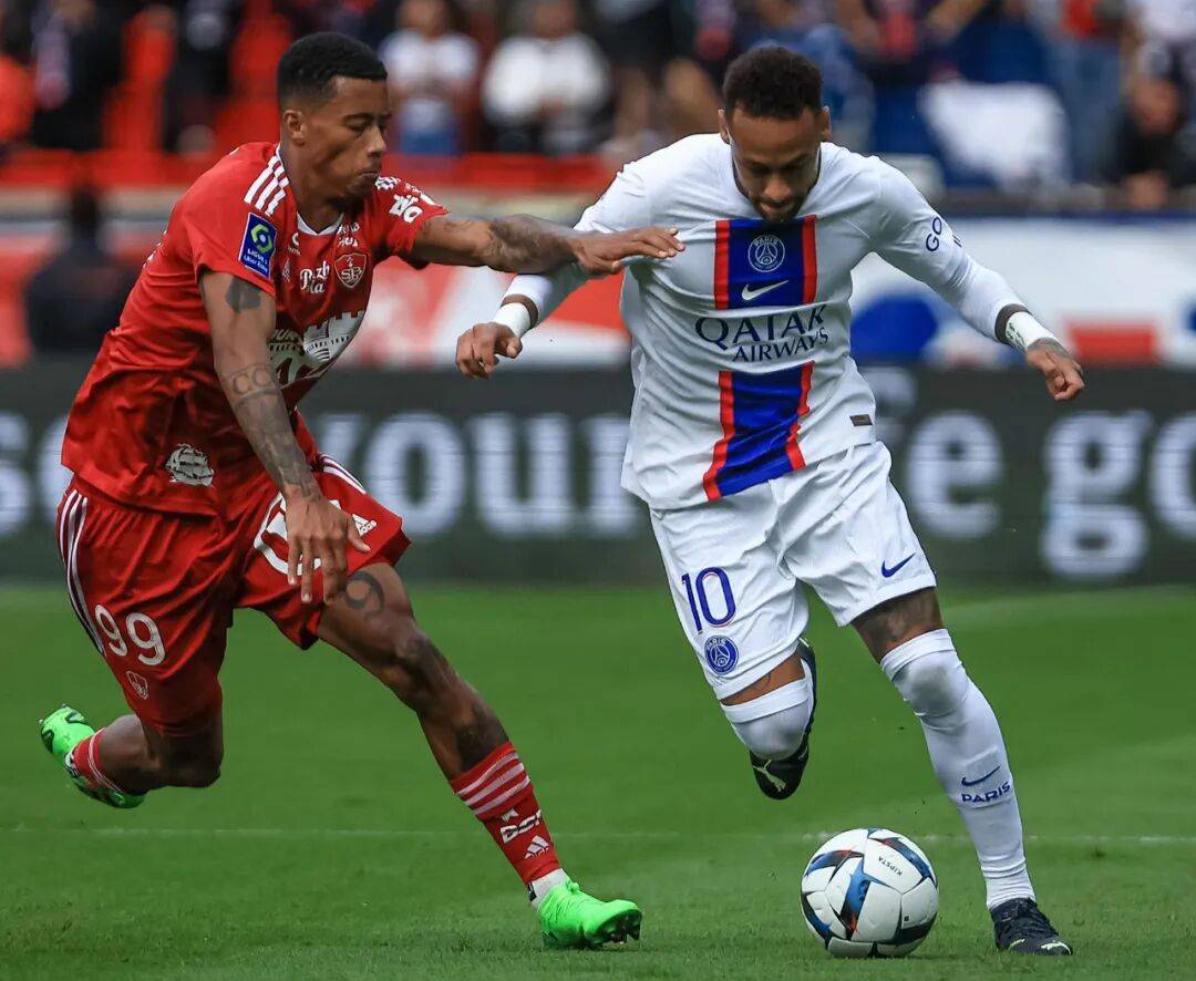 拜仁慕尼黑神奇逆袭，继续征战欧冠的简单介绍