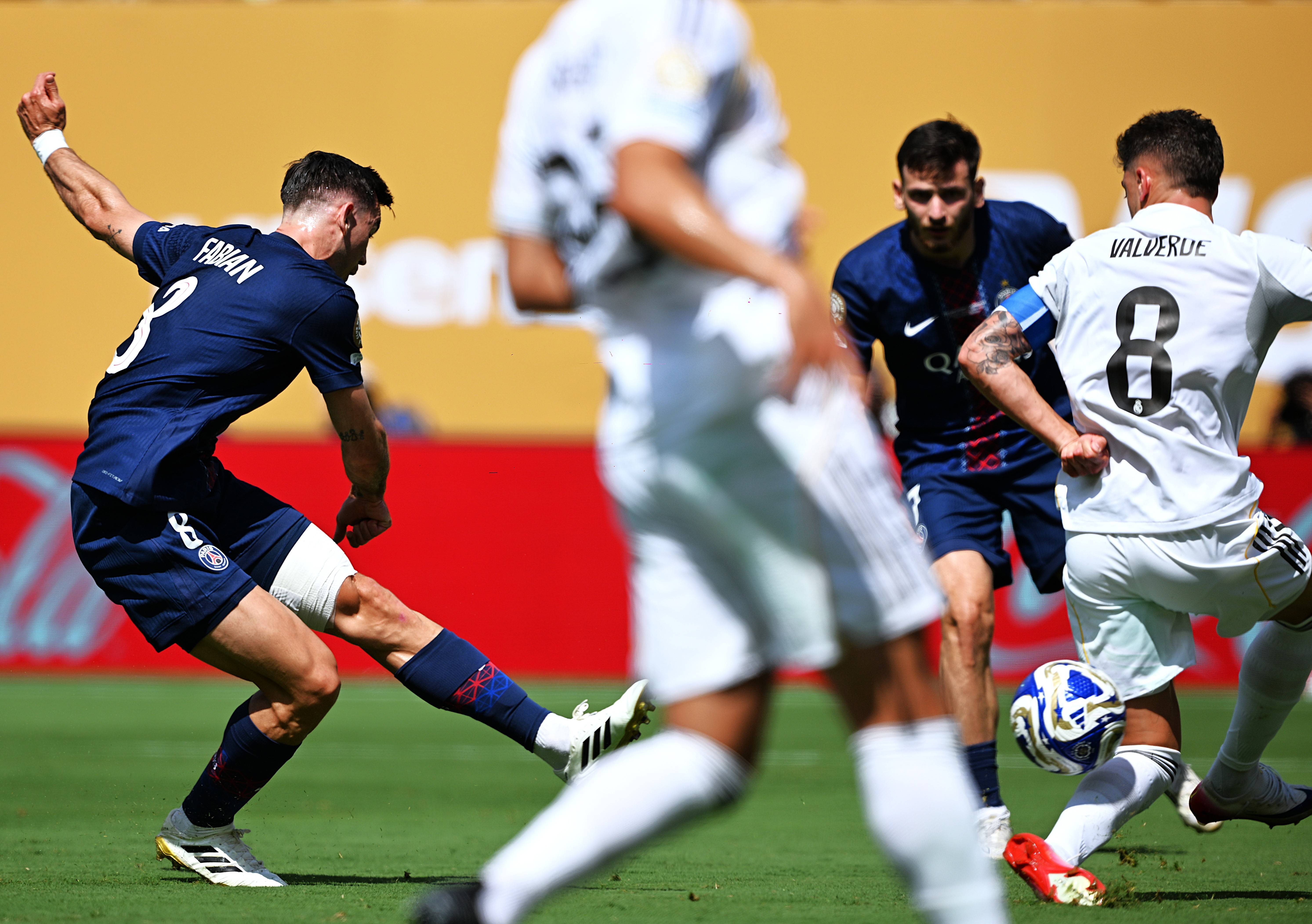 亚博体育-巴黎圣日耳曼主场大胜，领先优势扩大