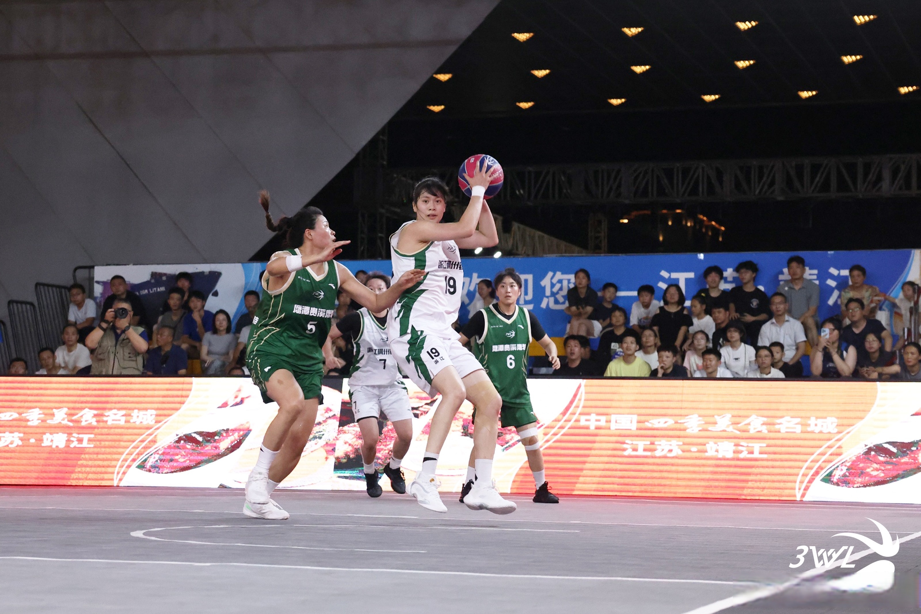 亚博体育-关于新赛季篮球联赛拉开序幕，球队备战全力以赴的信息